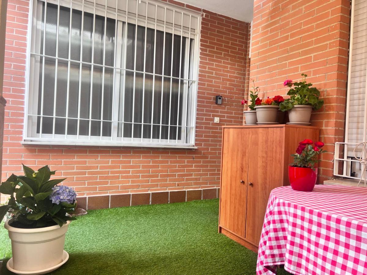 Casa Ideal Familias Y Grupos Con Balcones Exterior Soleada Patios Cerca Alhambra, Sierra Nevada, Rio Genil, Lancha Del Genil, Parque Llano Y Reloj Del Sol Con Barbacoas, Campo De Futbol, Circuito Gimnasia Leilighet Granada Eksteriør bilde